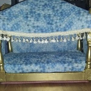 Luxurious Pet Canopy Sleeper